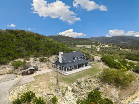 225 Vista South Pipe Creek TX 78063