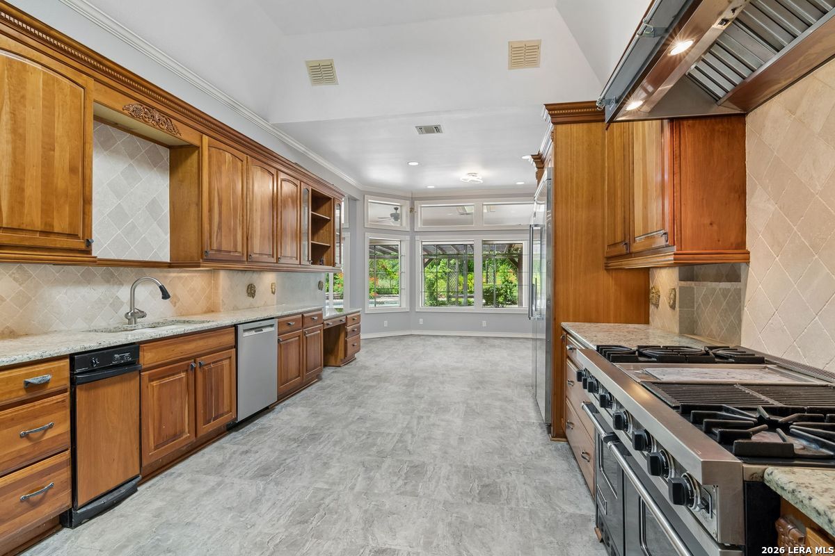 237 Crest Trail Hill Country Village TX 78232