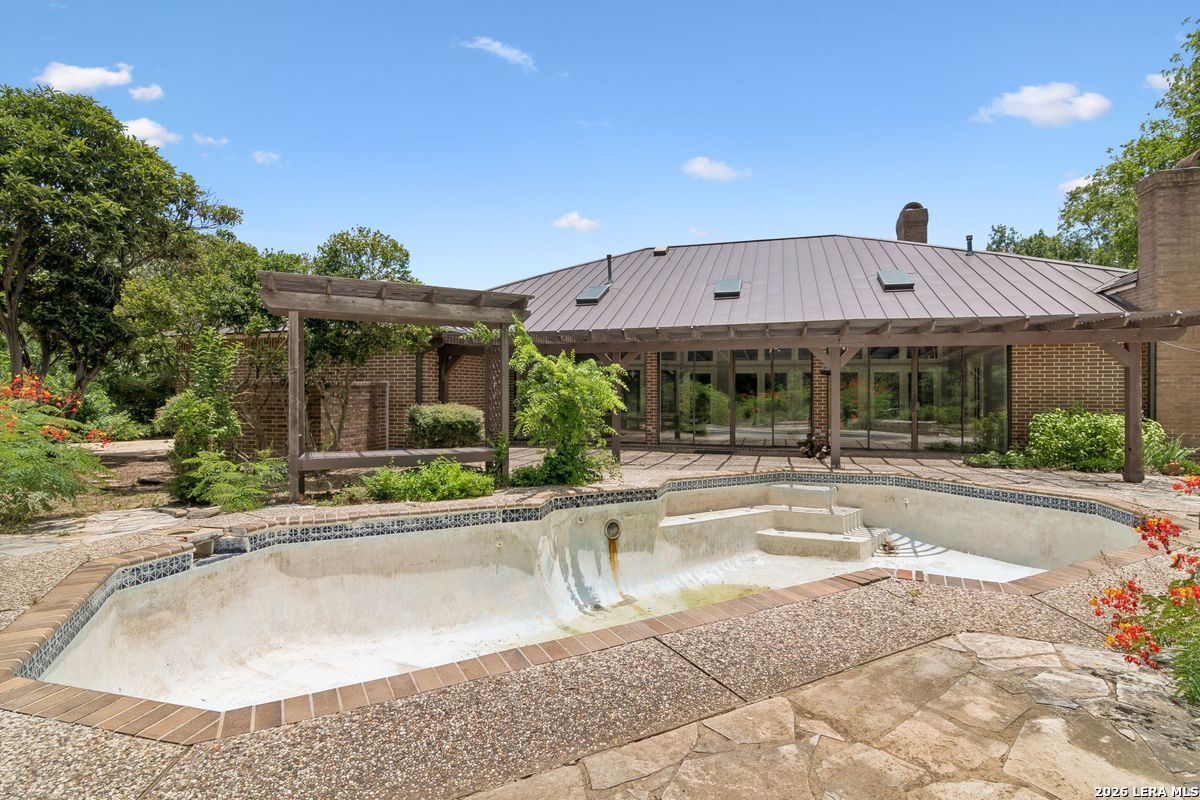 237 Crest Trail Hill Country Village TX 78232