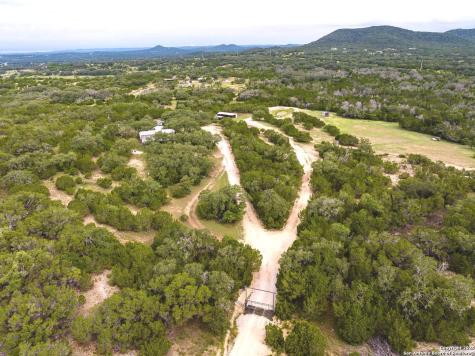 475 Stoney Hill Pipe Creek TX 78063