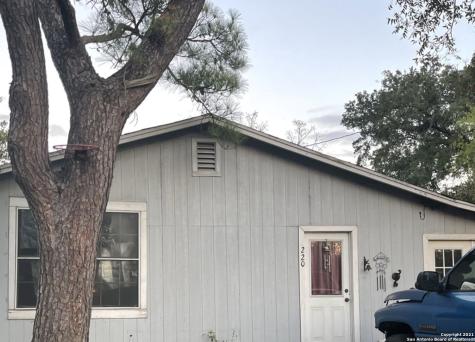 220 Fannin Lane Luling TX 78648