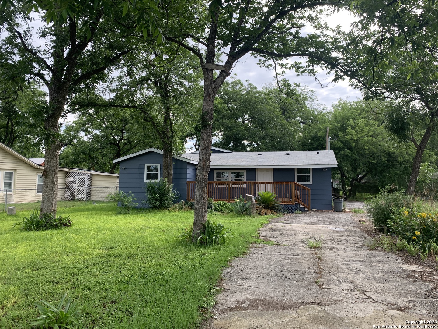 410 N Crisp Street Uvalde TX 78801