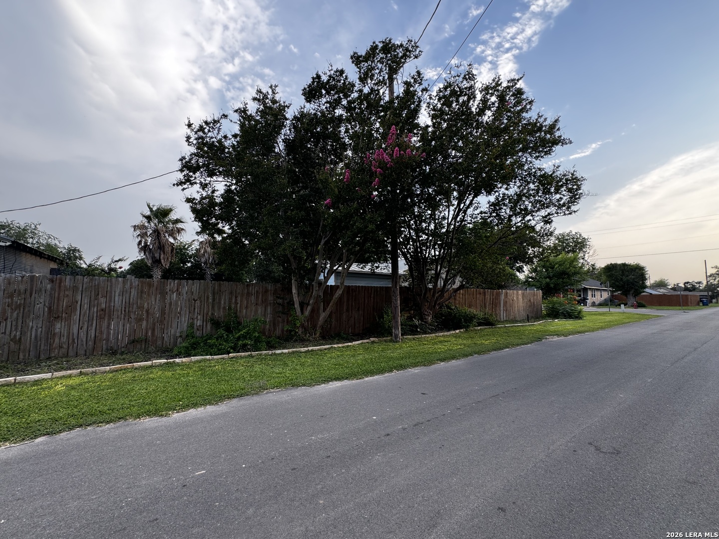 401 S Jamison Drive Devine TX 78016