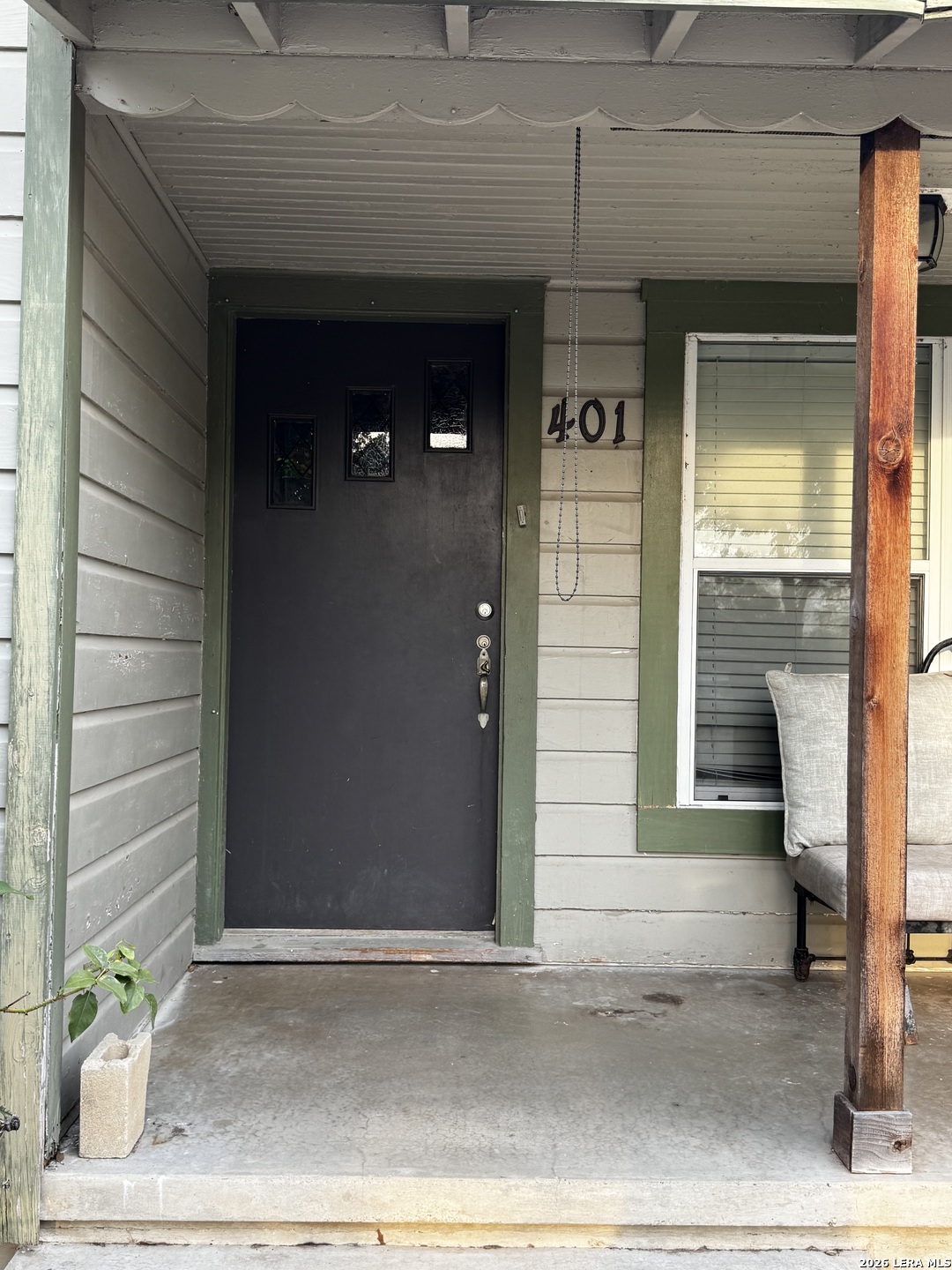401 S Jamison Drive Devine TX 78016