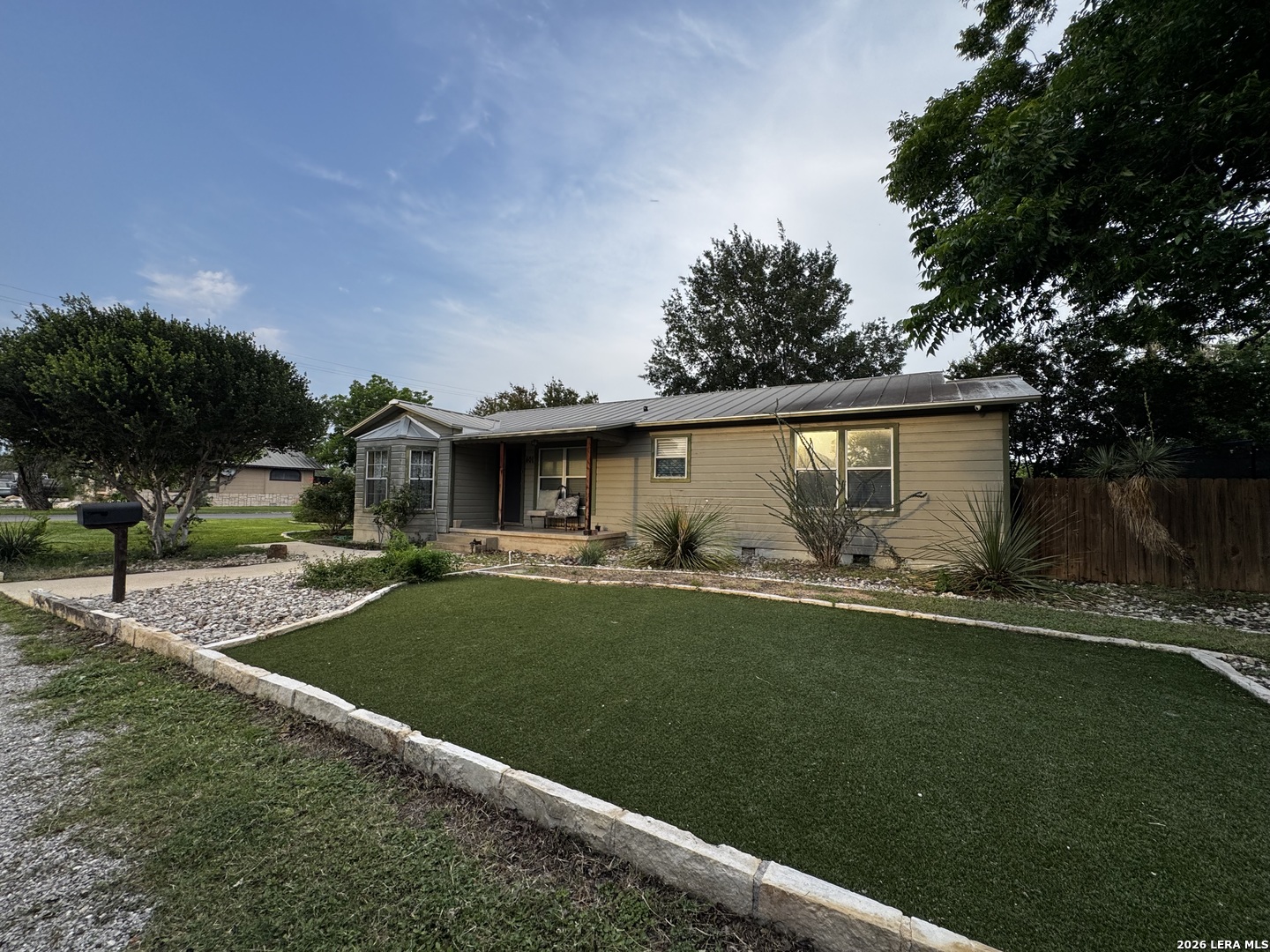 401 S Jamison Drive Devine TX 78016