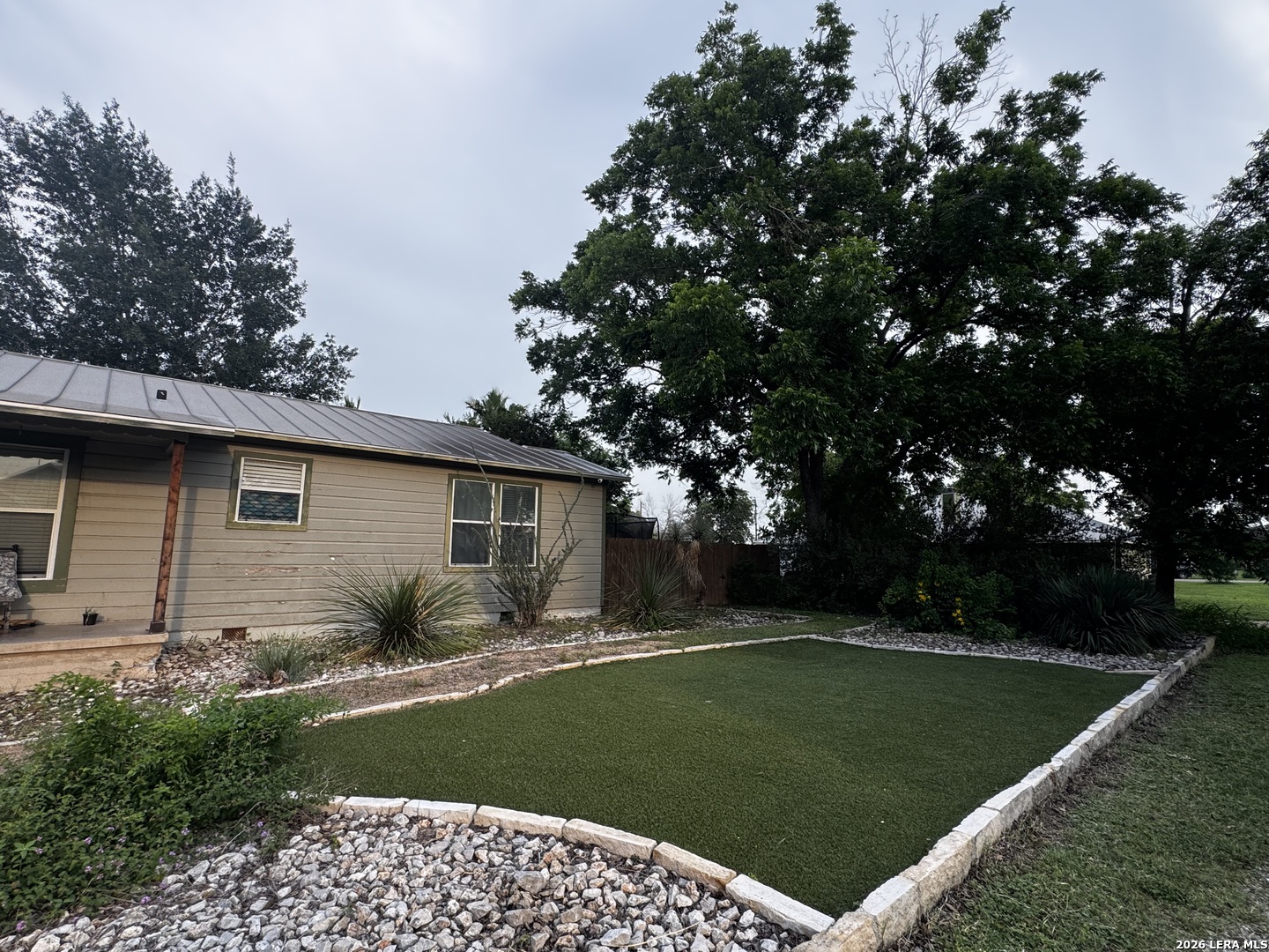 401 S Jamison Drive Devine TX 78016