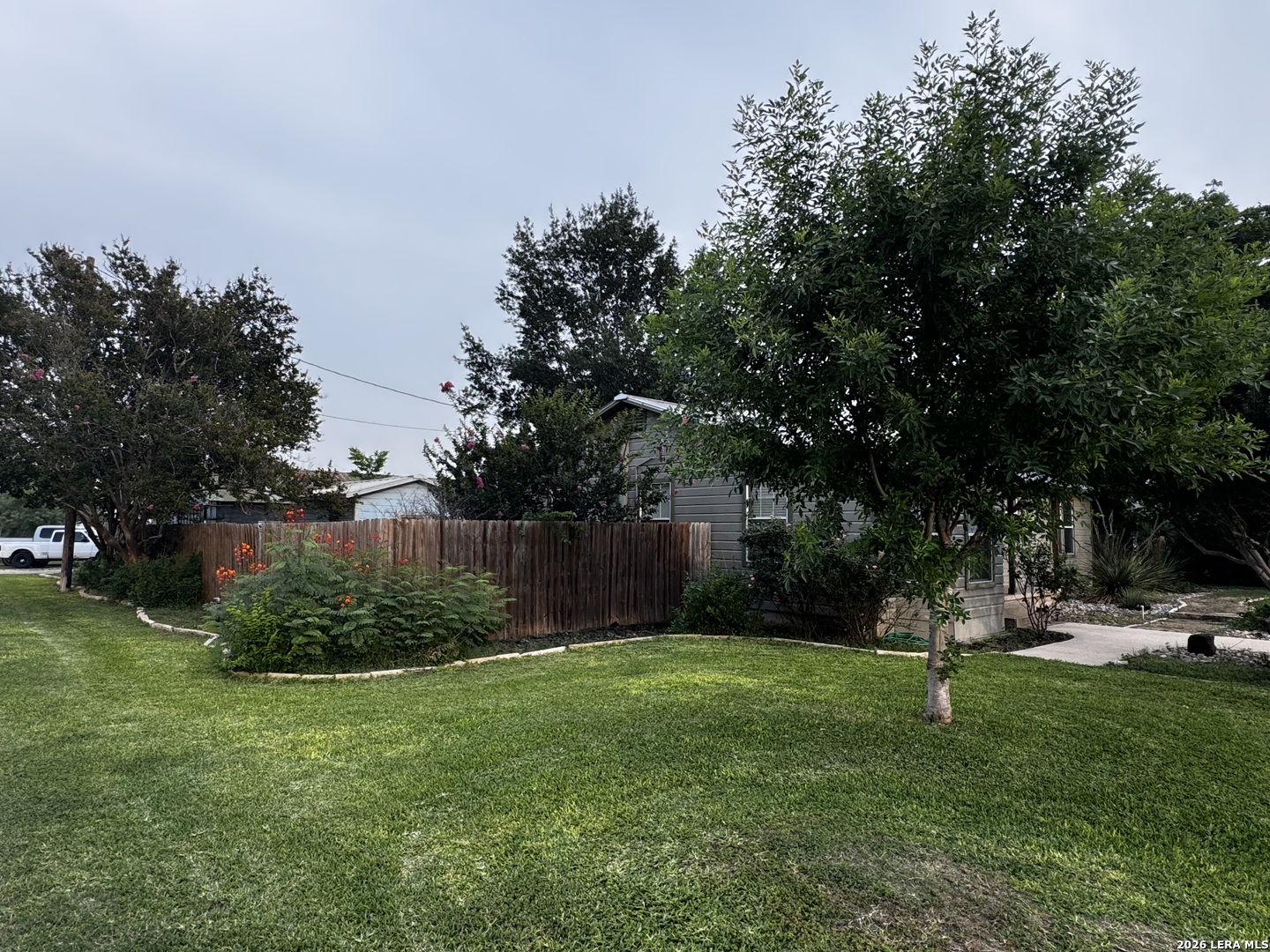 401 S Jamison Drive Devine TX 78016
