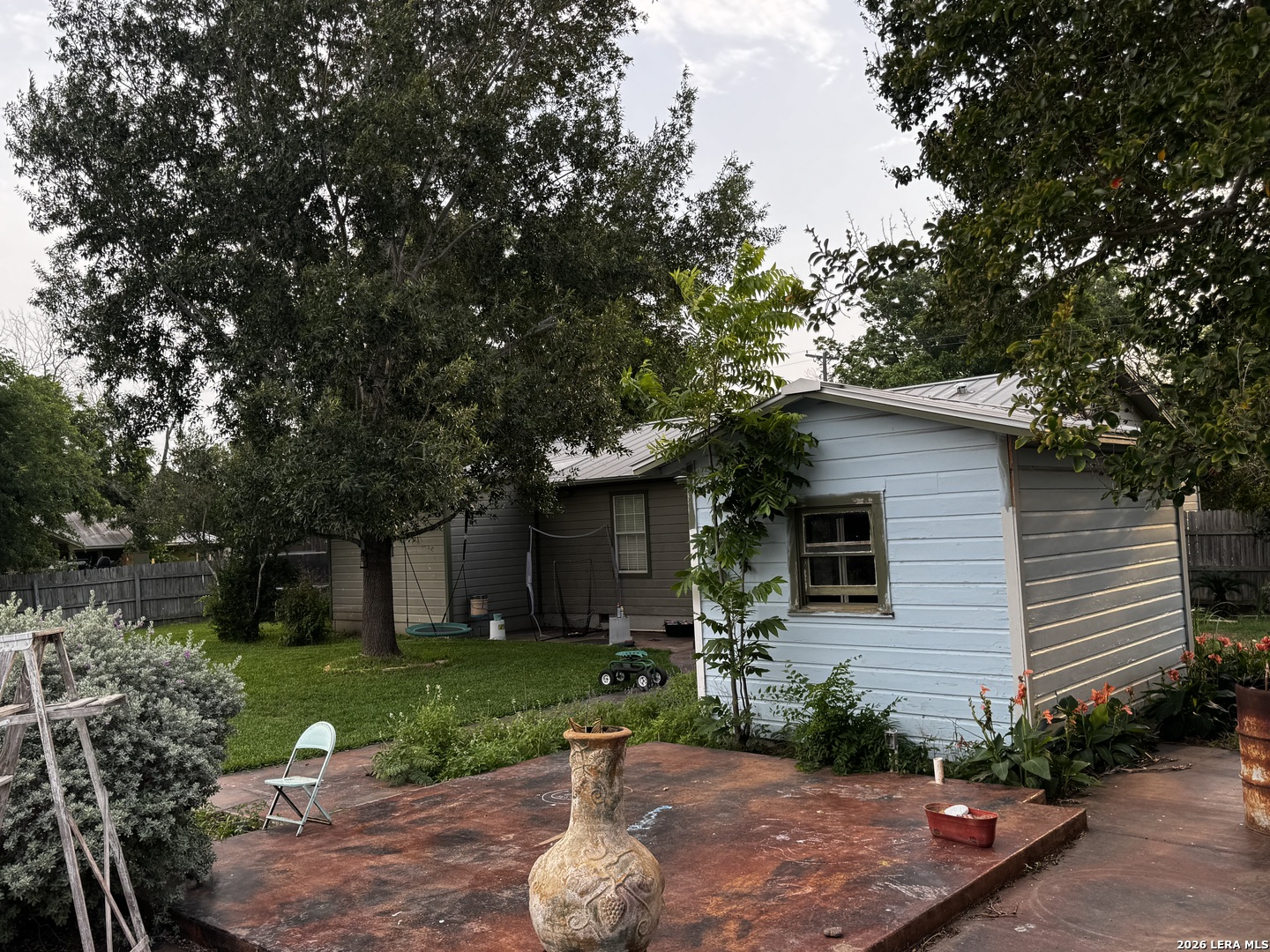 401 S Jamison Drive Devine TX 78016