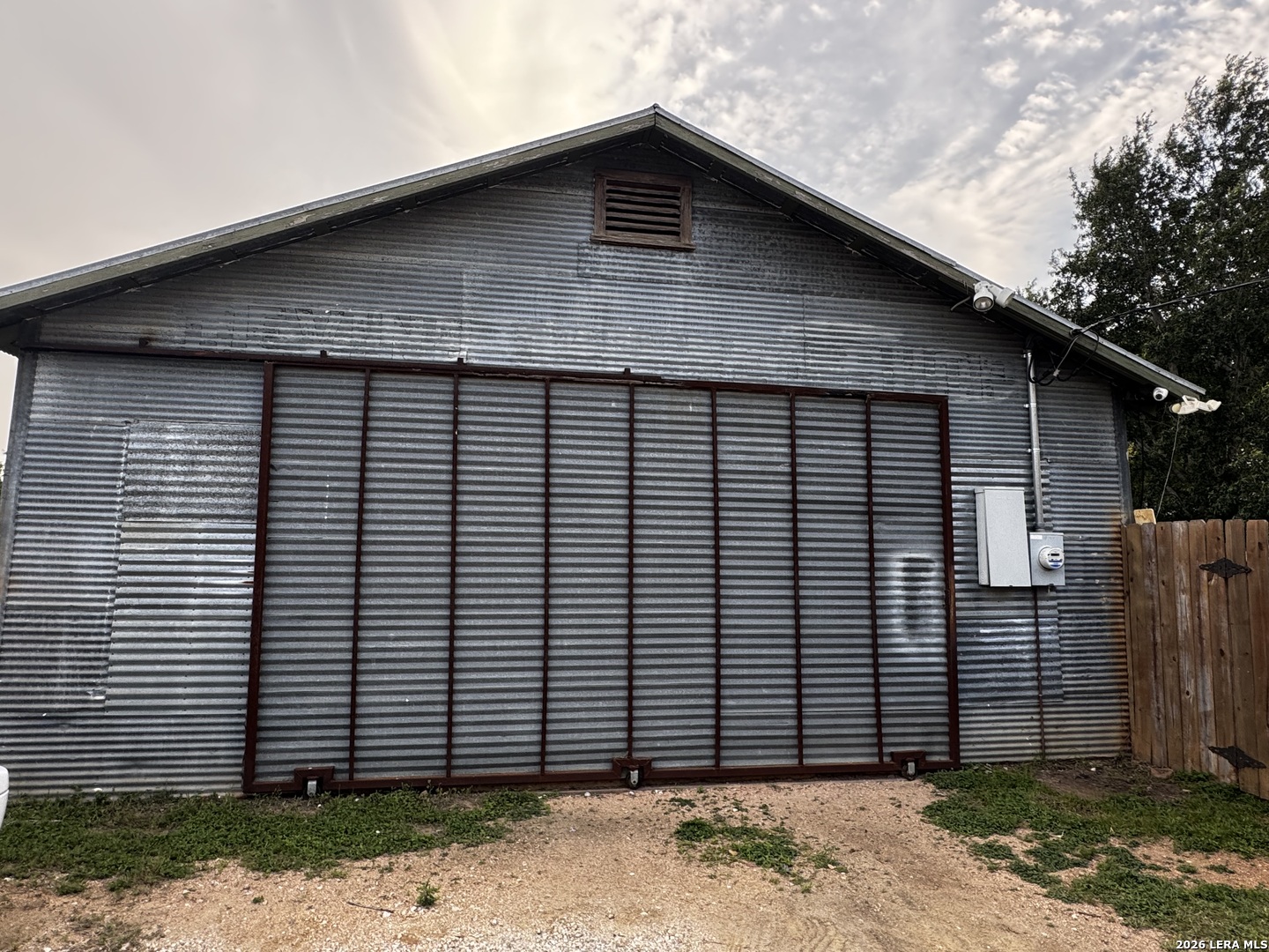 401 S Jamison Drive Devine TX 78016