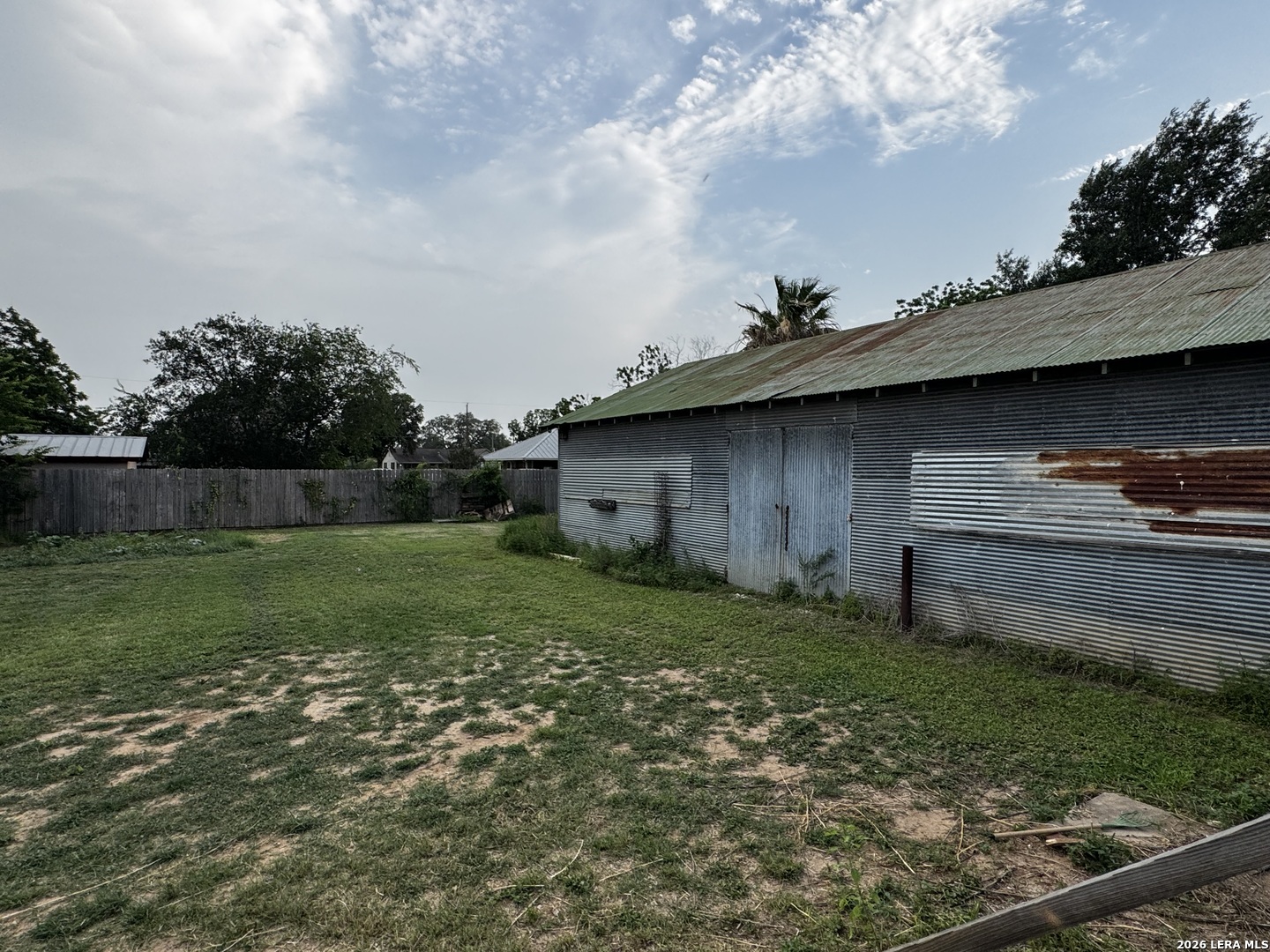 401 S Jamison Drive Devine TX 78016
