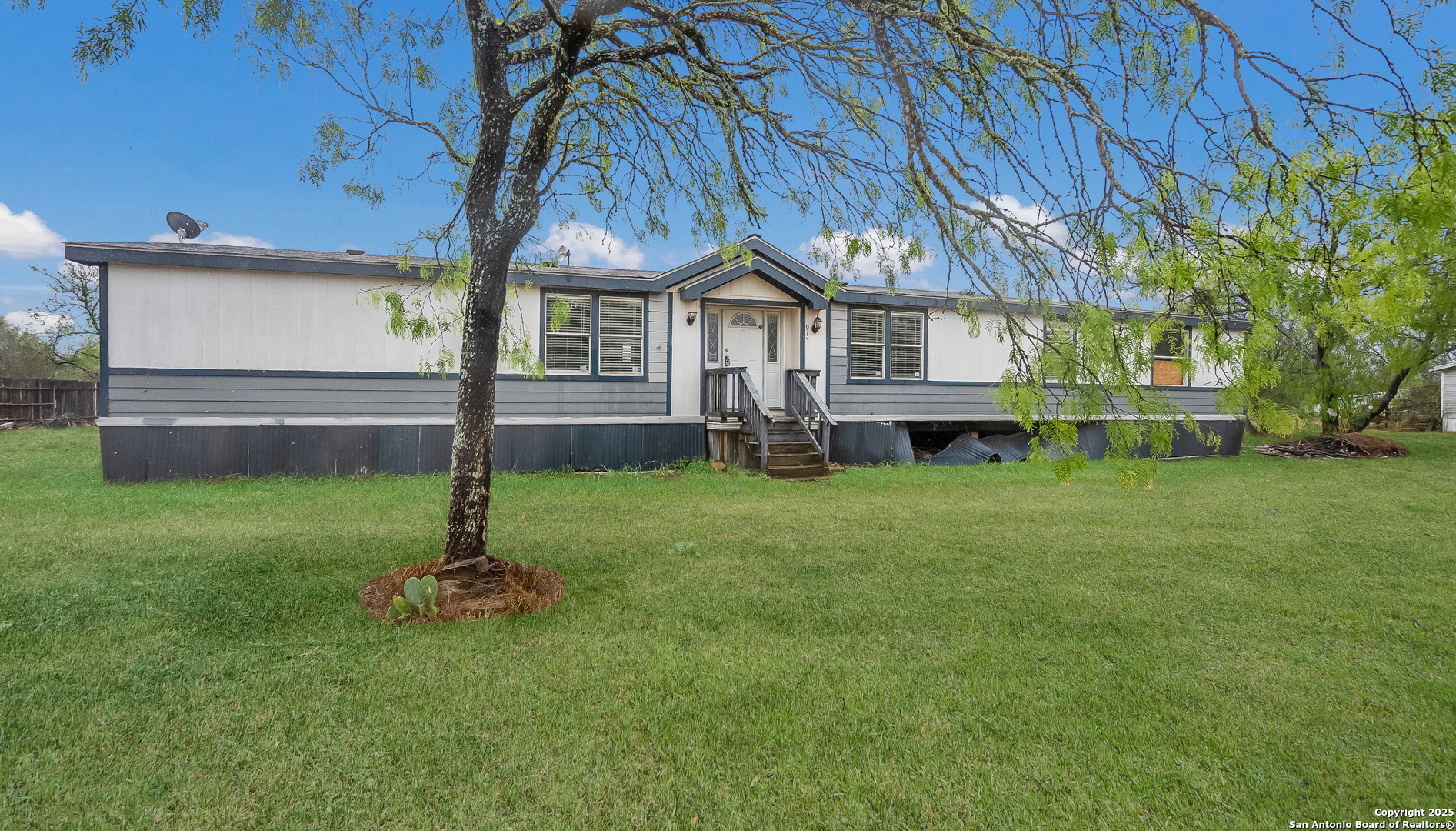 915 County Road 3821 San Antonio TX 78253