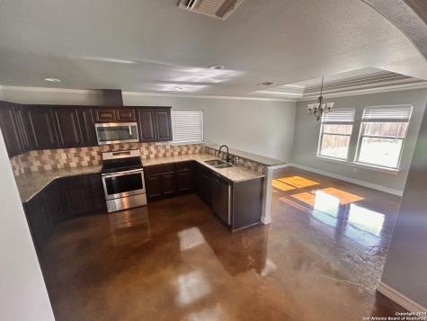 113 S Third Skidmore TX 78389