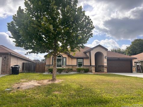 113 S Third Skidmore TX 78389