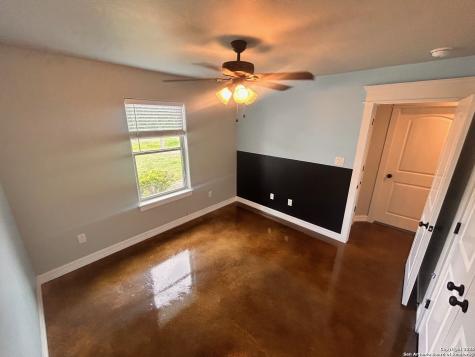 113 S Third Skidmore TX 78389