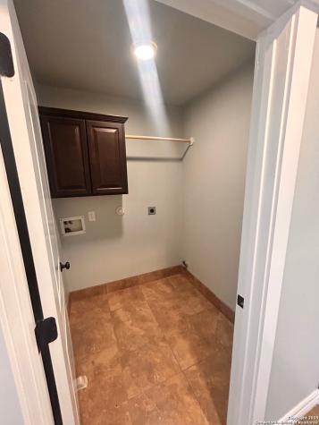 113 S Third Skidmore TX 78389