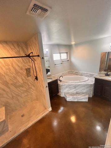113 S Third Skidmore TX 78389