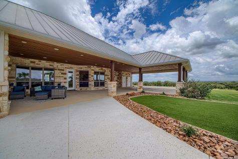 1188 County Road 328 Adkins TX 78101
