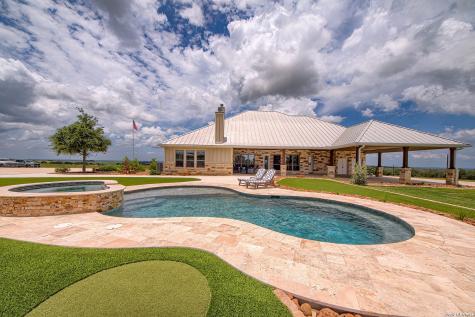 1188 County Road 328 Adkins TX 78101