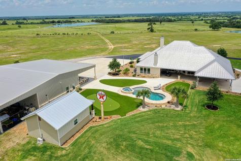 1188 County Road 328 Adkins TX 78101