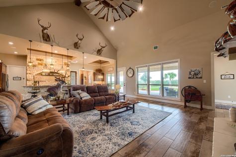 1188 County Road 328 Adkins TX 78101