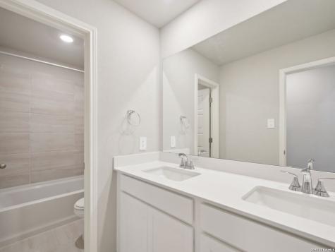 6422 Prince Howard San Antonio TX 78239