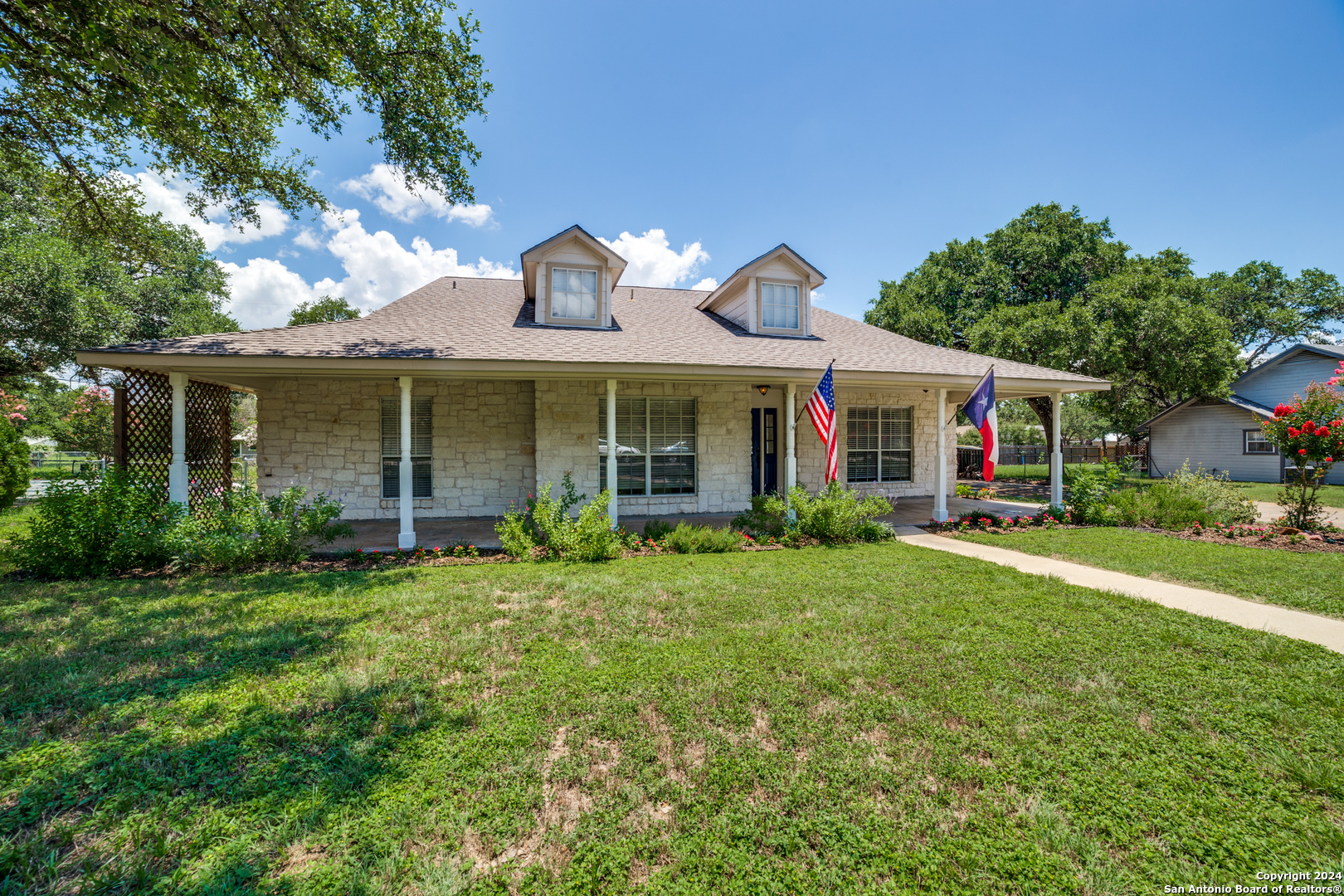 902 Country Road Blanco TX 78606