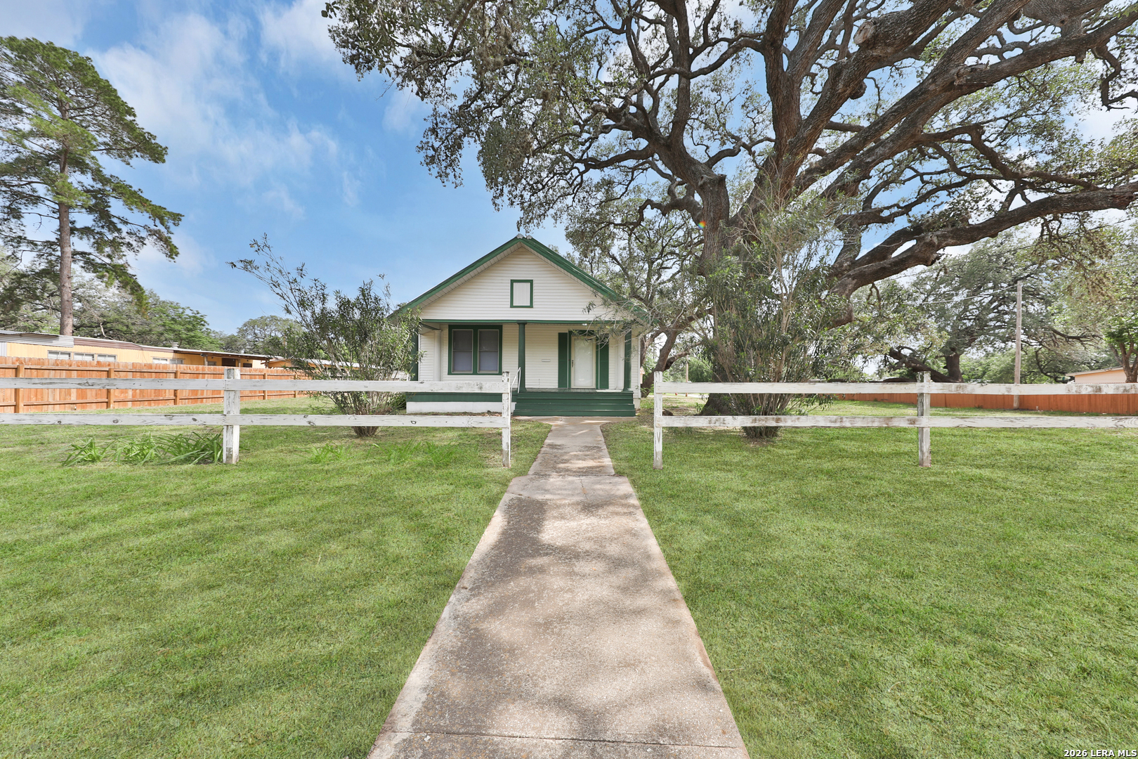 804 Commerce Street Pleasanton TX 78064