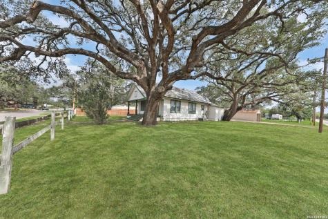 804 Commerce Street Pleasanton TX 78064