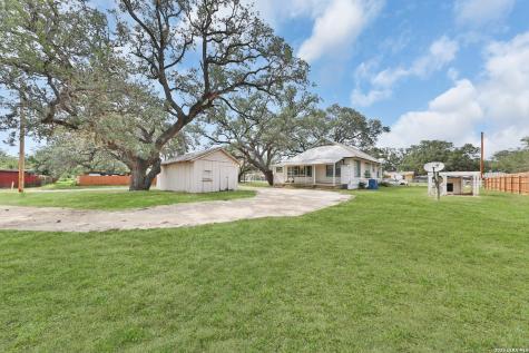804 Commerce Street Pleasanton TX 78064