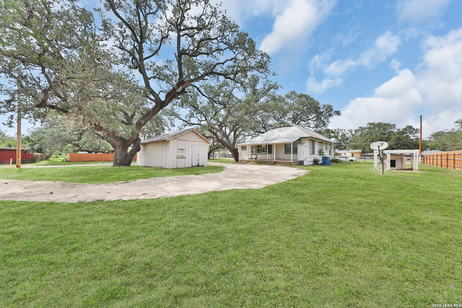 804 Commerce Street Pleasanton TX 78064