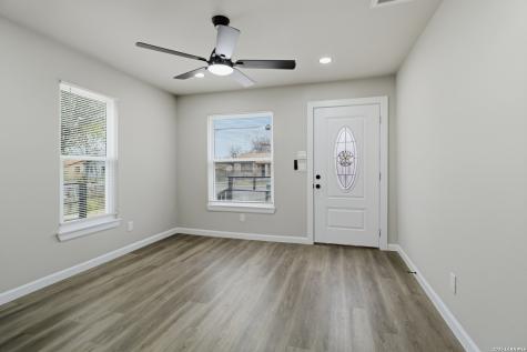 611 N San Ignacio Avenue San Antonio TX 78228