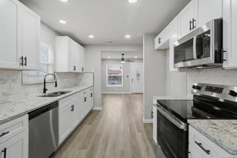 611 N San Ignacio Avenue San Antonio TX 78228