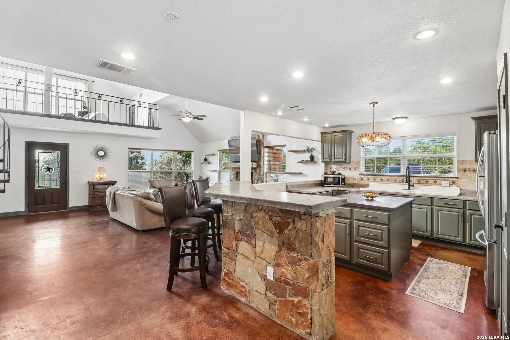 491 Forest Breeze Lakehills TX 78063