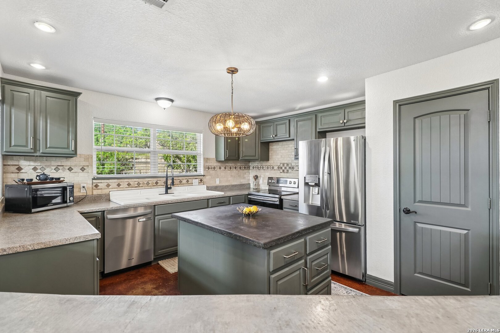 491 Forest Breeze Lakehills TX 78063