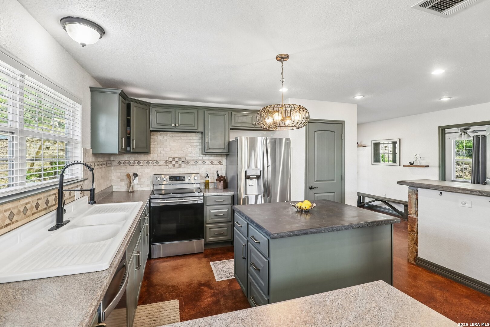 491 Forest Breeze Lakehills TX 78063