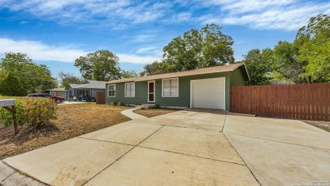 425 Riley Street Seguin TX 78155