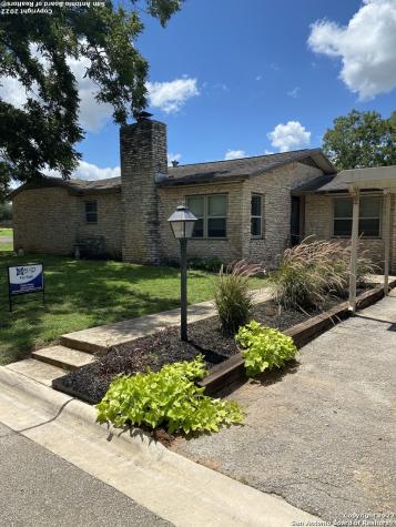 303 S 6th Street Stockdale TX 78160