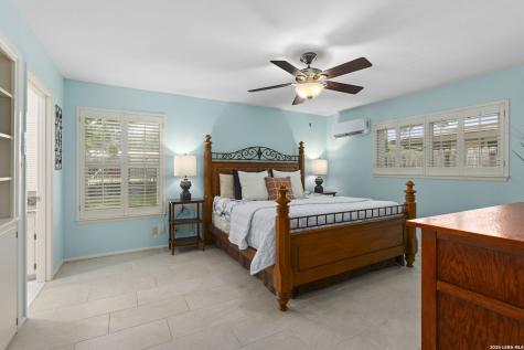 421 Windcrest Drive Windcrest TX 78239