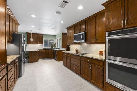 421 Windcrest Drive Windcrest TX 78239