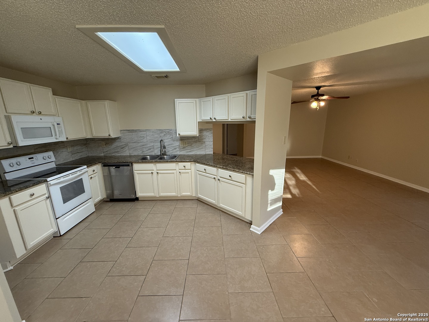 8015 Chestnut Gate Converse TX 78109