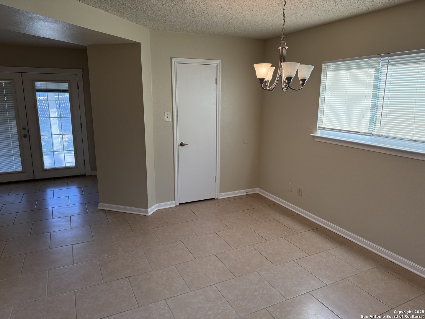 8015 Chestnut Gate Converse TX 78109