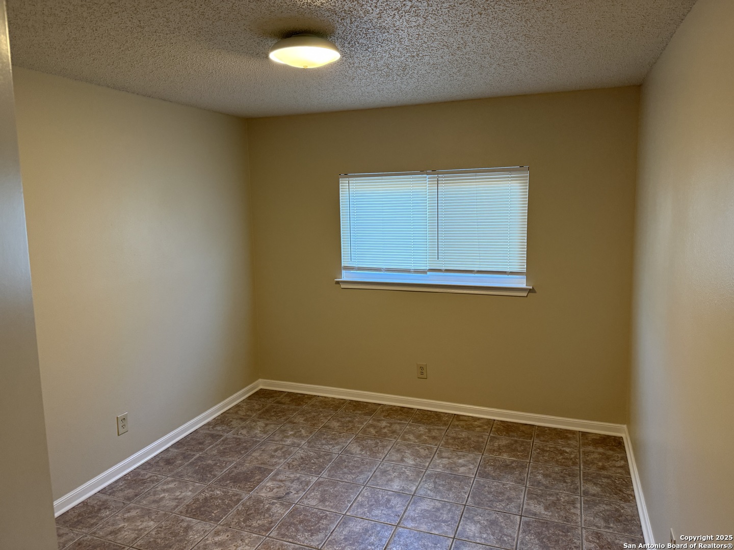 8015 Chestnut Gate Converse TX 78109