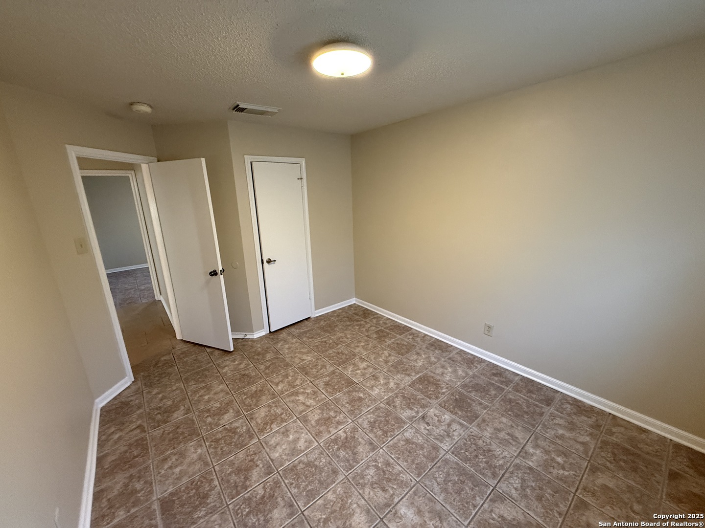 8015 Chestnut Gate Converse TX 78109