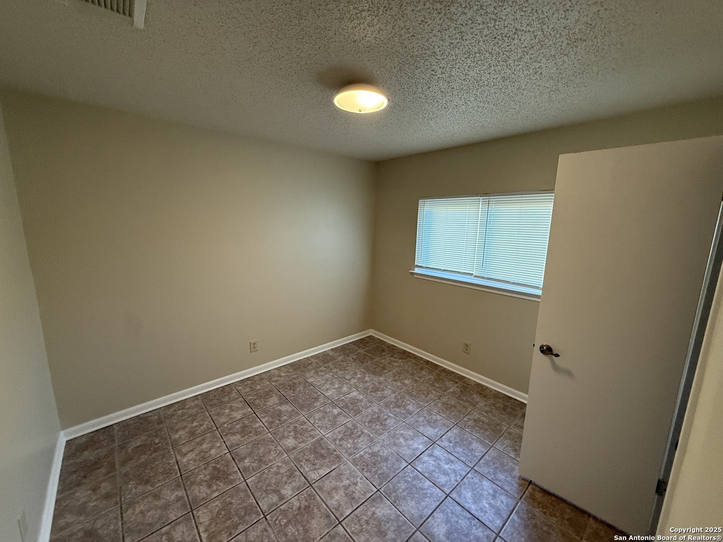 8015 Chestnut Gate Converse TX 78109