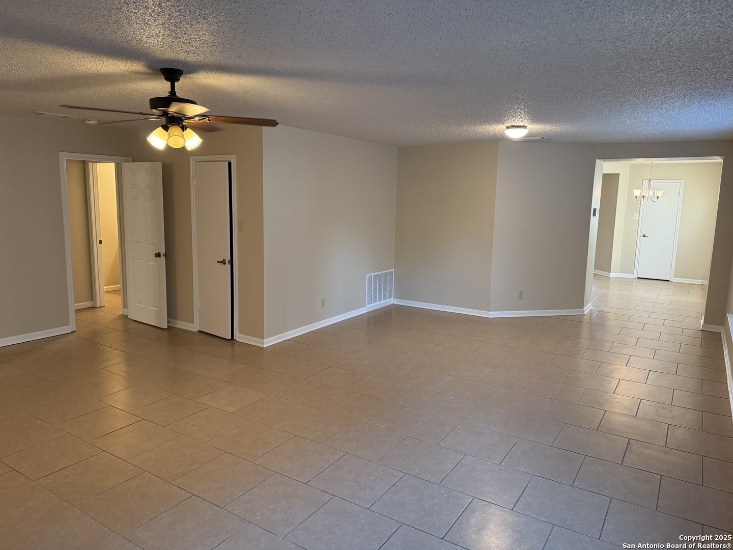 8015 Chestnut Gate Converse TX 78109