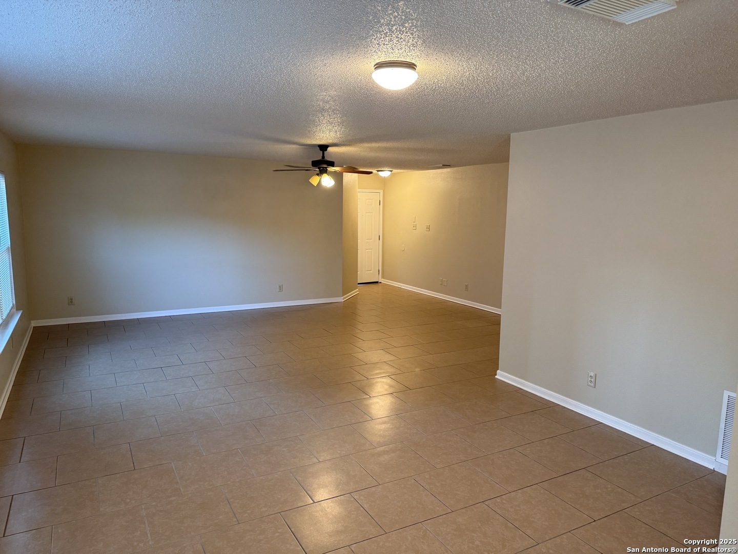 8015 Chestnut Gate Converse TX 78109