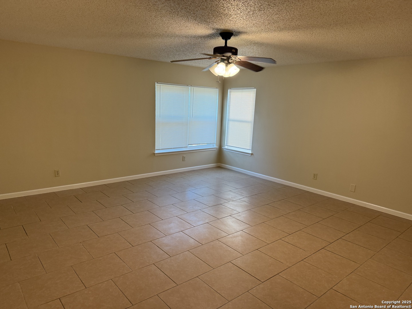 8015 Chestnut Gate Converse TX 78109