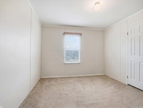 102 Mil Encinos Adkins TX 78101