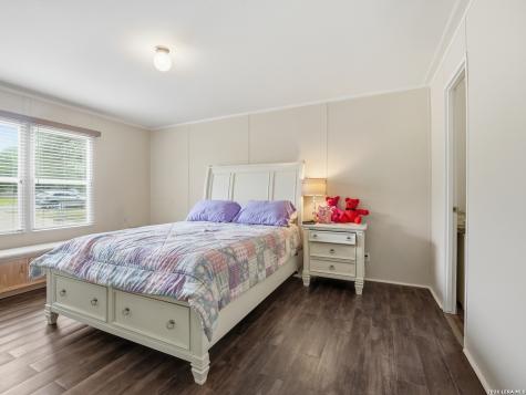 102 Mil Encinos Adkins TX 78101