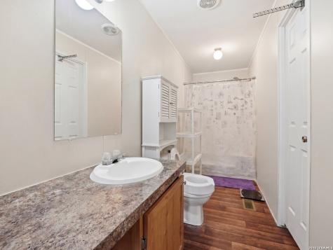 102 Mil Encinos Adkins TX 78101